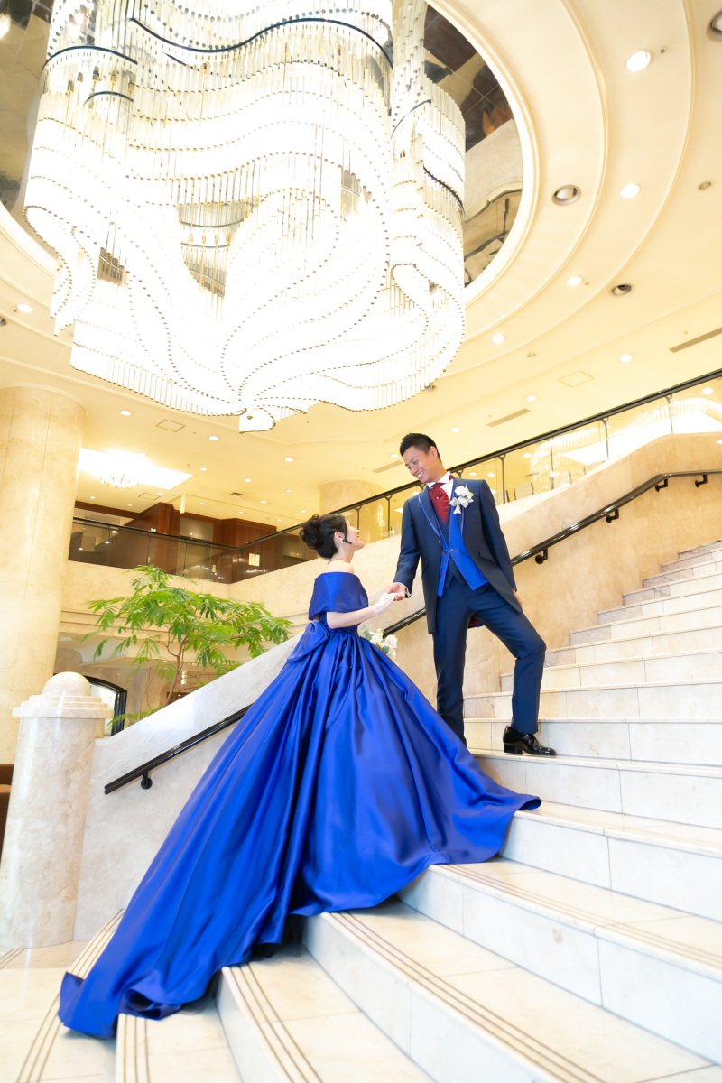 白亜の大階段 カラードレスで