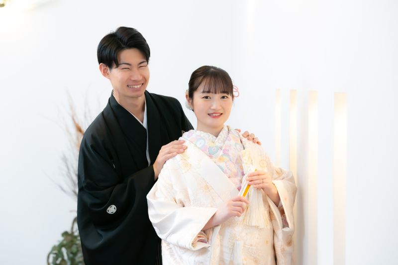 神殿参道に立つ、和の和み