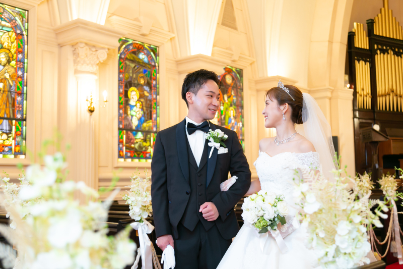 花越しに交わす、誓いの微笑み