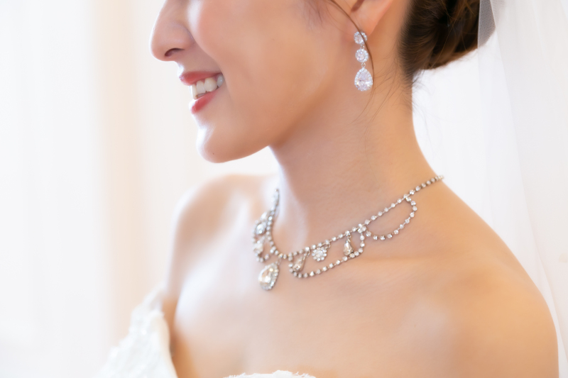 口元に宿る、そっと微笑む瞬間