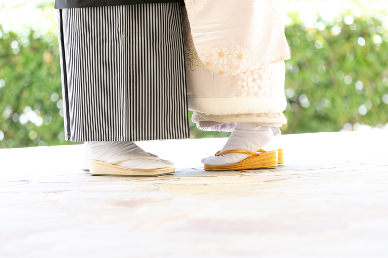 寄り添う足元にやさしい春の風。