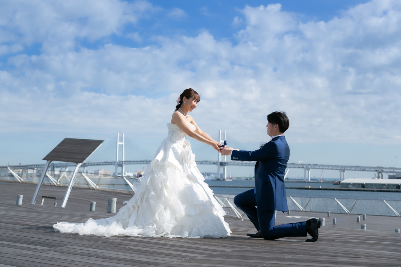 ベイブリッジ背景に