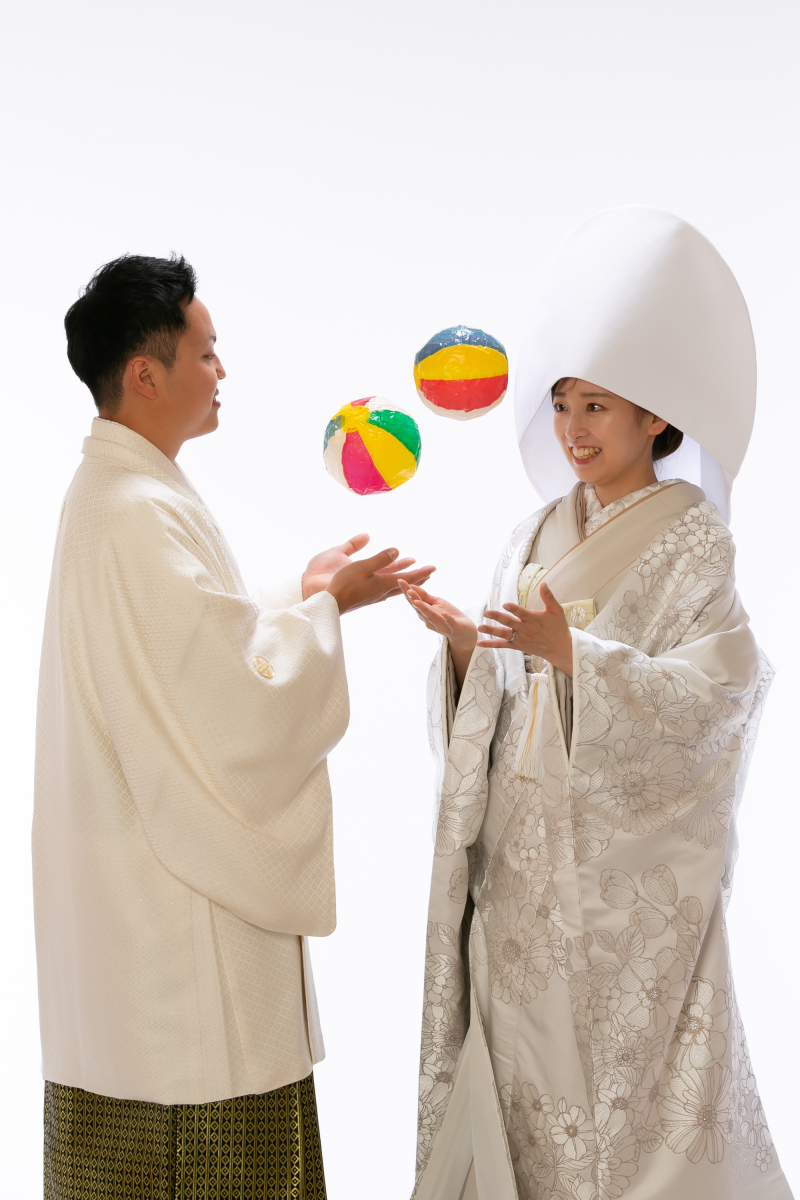 紙風船で幼いころのように。