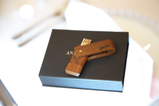 USBメモリにて納品