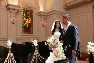 お父様とご入場風写真