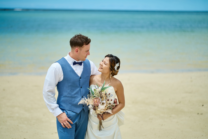 ビーチでの想い出に残る2ショット