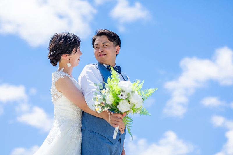 青空の下で誓う永遠の愛