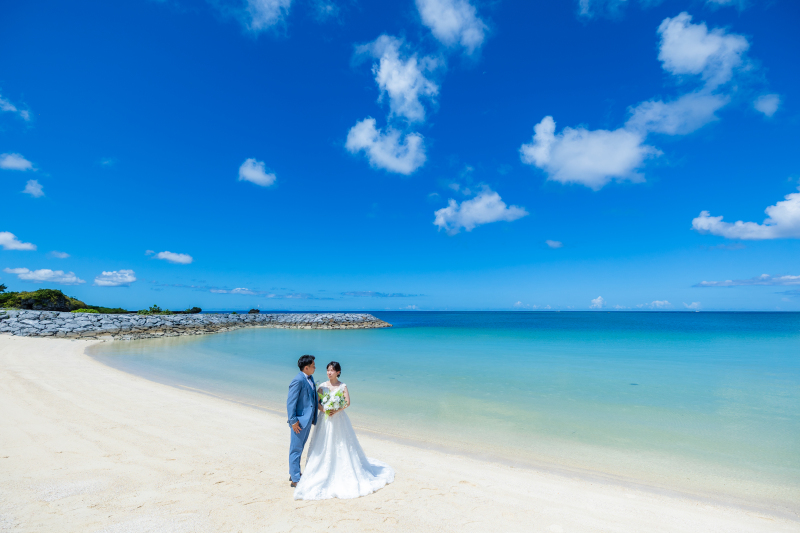 沖縄らしいロケーションでの1枚