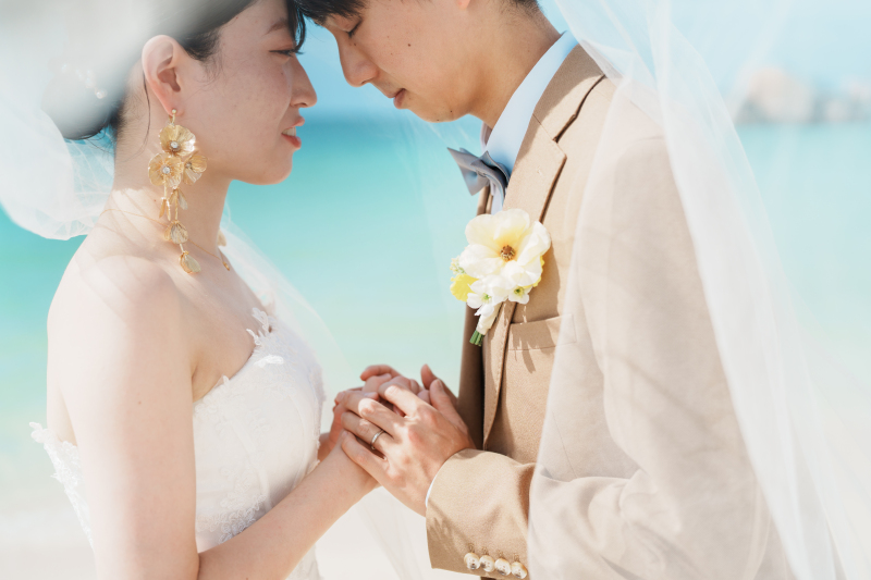 ベール越しのロマンチックな瞬間