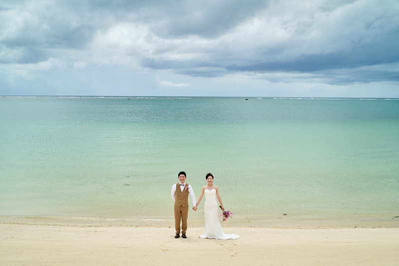 沖縄の美しいビーチで