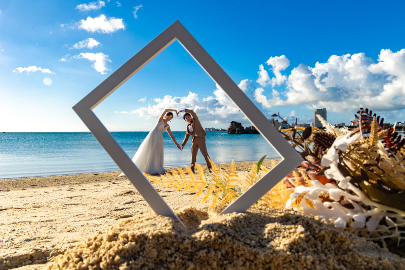 「フレーム」を使ったビーチフォトのアイデア