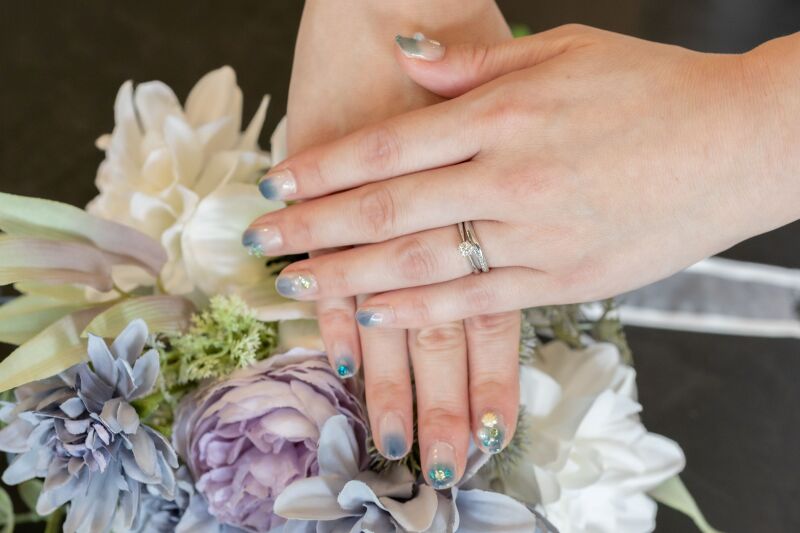 ドレスやブーケにあわせたハンドネイル