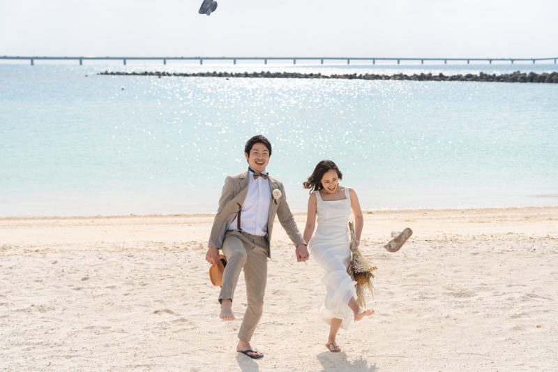 一瞬一瞬逃さずに撮影します！おふたりが沖縄の大自然を楽しむ瞬間、笑顔がはじける瞬間、一緒に楽しみましょう。