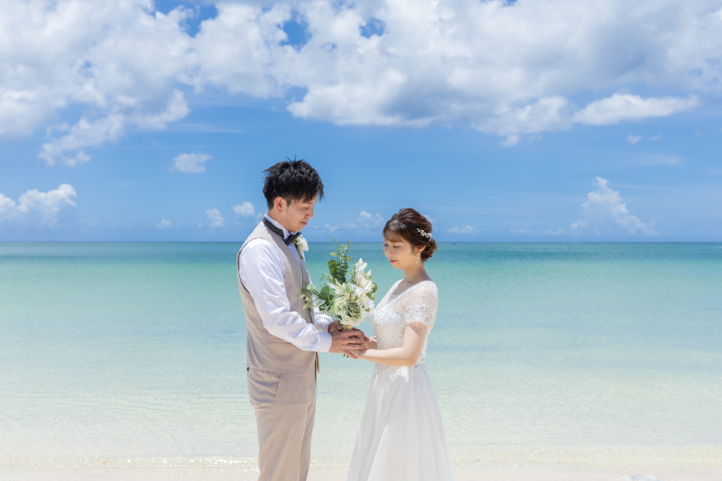 【沖縄本島】100カットを6.9万円で叶えられる\憧れのビーチフォト♪/衣装選び放題&プロヘアメイク付★11月~1月も間に合う!