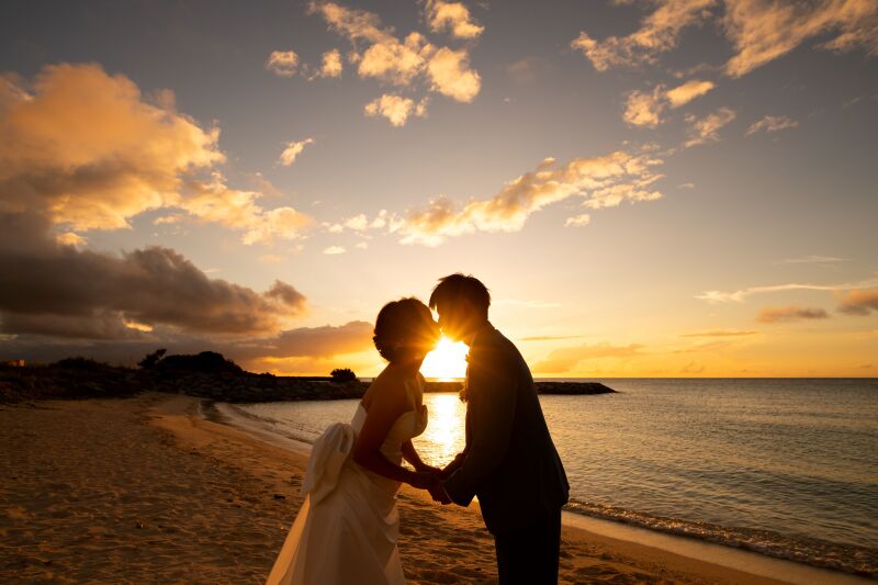 【沖縄本島限定】12~2月撮影の期間限定価格!70カットを8.8万円で叶える★*\憧れのビーチ&サンセット撮影♪/
