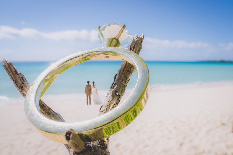 【沖縄本島】100カットを6.9万円で叶えられる\憧れのビーチフォト♪/衣装選び放題&プロヘアメイク付★11月~1月も間に合う!