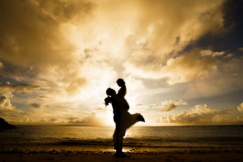 【石垣島】11月~1月に叶えたい\オレンジに輝くサンセット撮影付★*/150カット11万円!選べるドレス&安心のプロヘアメイク付