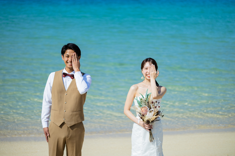 【沖縄本島1日2組様限定】\44,000円でビーチ50カット!ドレス選び放題!9月末までの撮影!