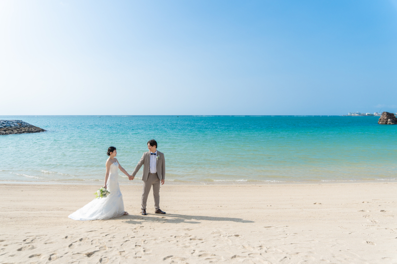 【沖縄本島1日2組様限定】\44,000円でビーチ50カット!ドレス選び放題!9月末までの撮影!
