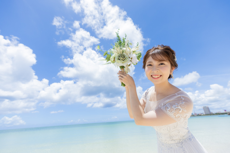 【沖縄本島】\5月~7月も間に合う!/憧れのビーチフォト100カット69,000円Plan♪衣装選び放題&プロヘアメイク付!