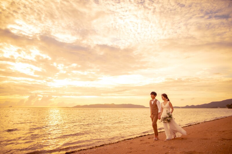 【宮古島】11月~1月に叶えたい\オレンジに輝くサンセット撮影付★*/150カット11万円!選べるドレス&安心のプロヘアメイク付