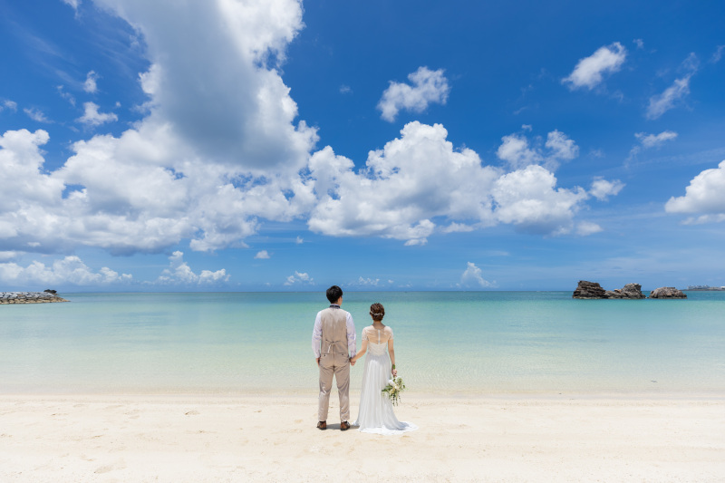 【沖縄本島】\11月~1月もまだ間に合う!/憧れのビーチフォト50カットを5.5万円で叶えられる♪衣装選び放題&プロヘアメイク付