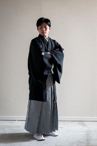 黒紋付袴（黒白縞）