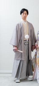 グレーベージュ紋付袴（茶銀縞）