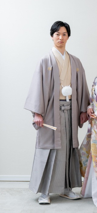 グレーベージュ紋付袴（茶銀縞）