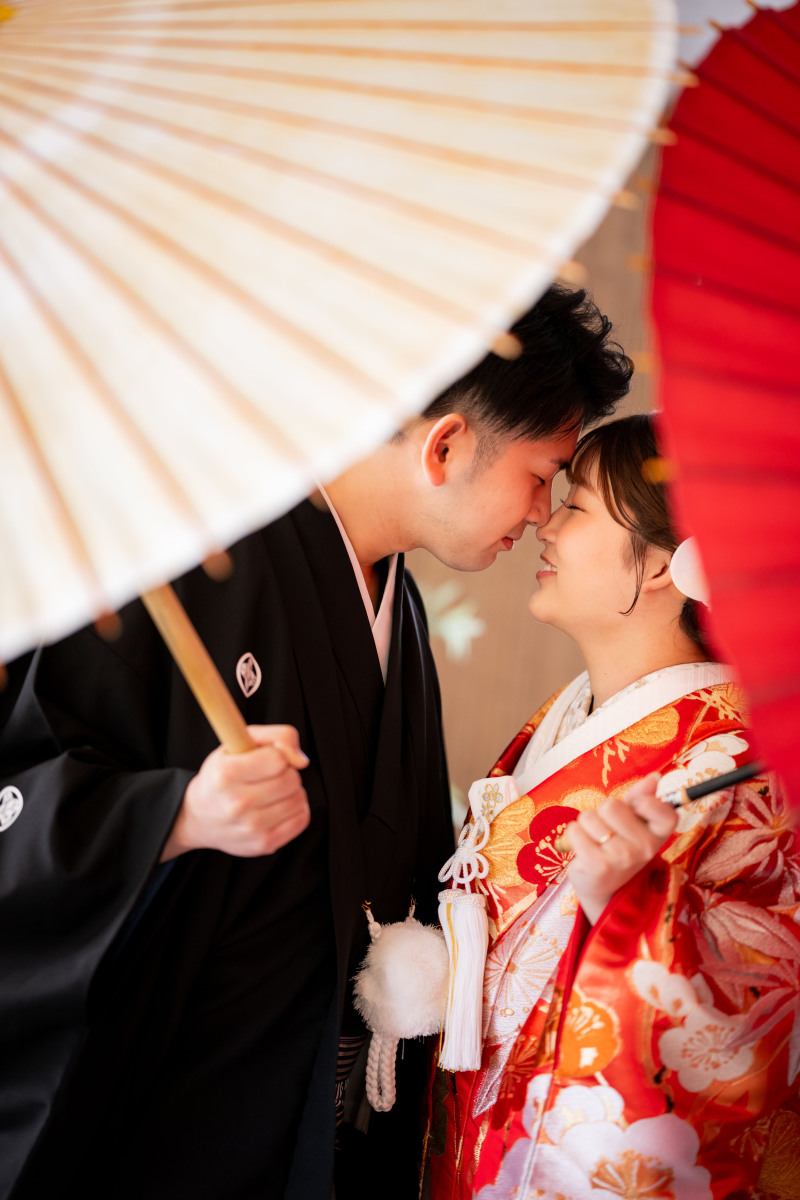 番傘を使って隙間から