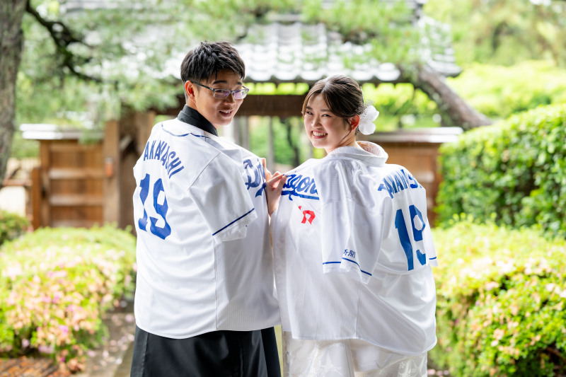 推しのグッズと一緒に撮影