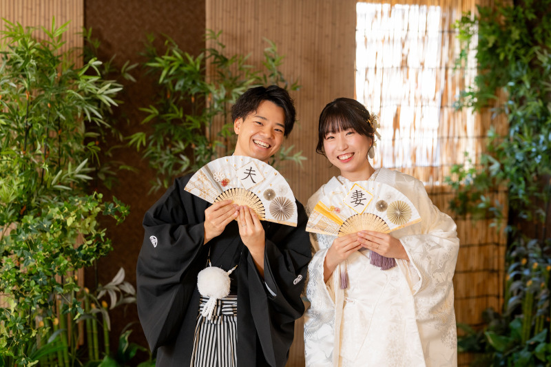 スタジオ小物を使って撮影