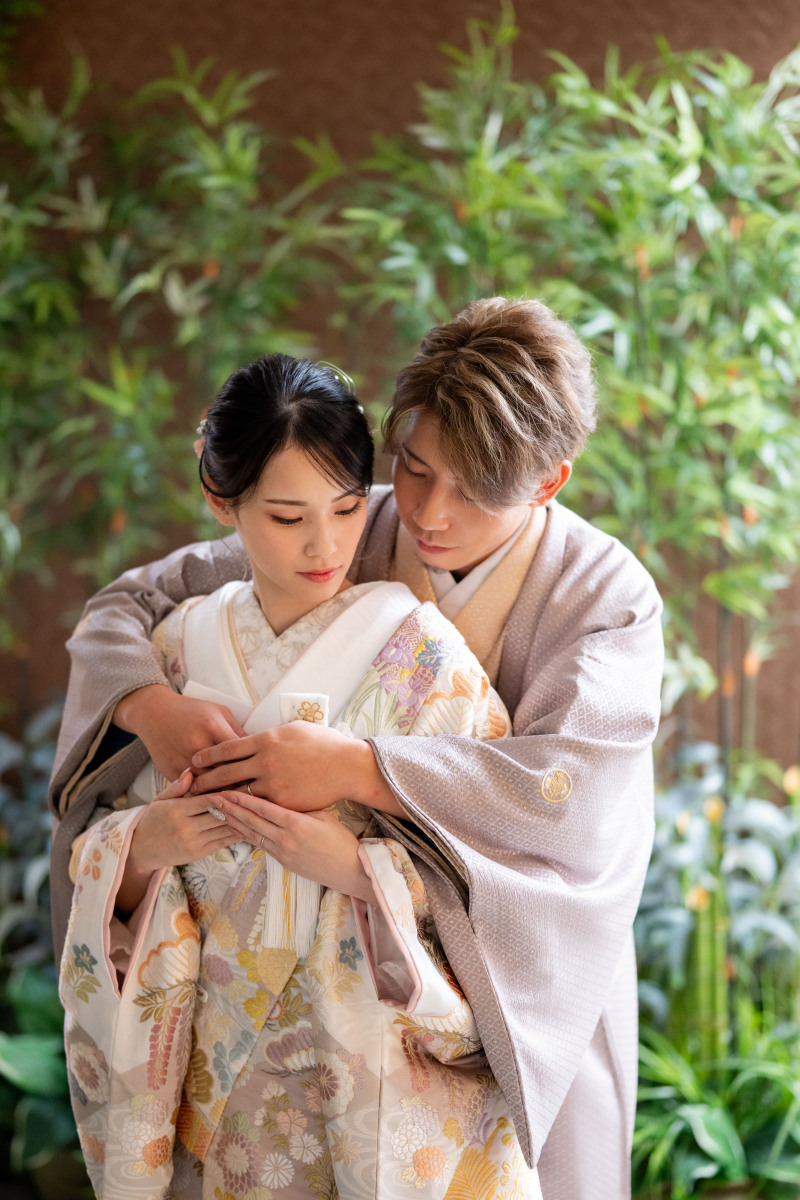 竹の前でバックハグ♡