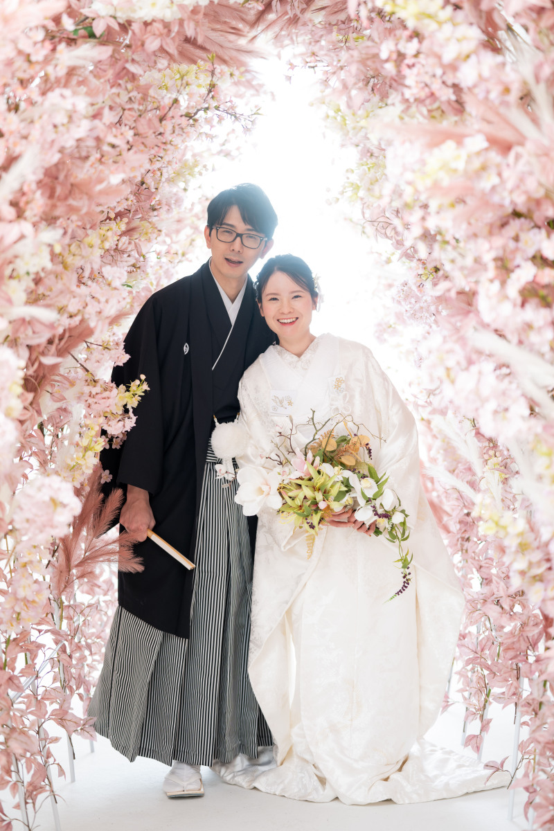 桜のトンネルと白無垢