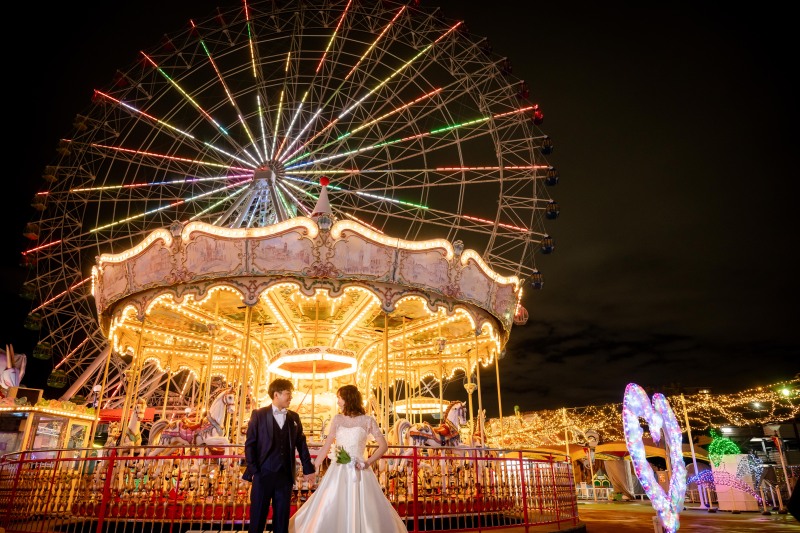 まるで宝石箱からこぼれ落ちたような煌めきの中で