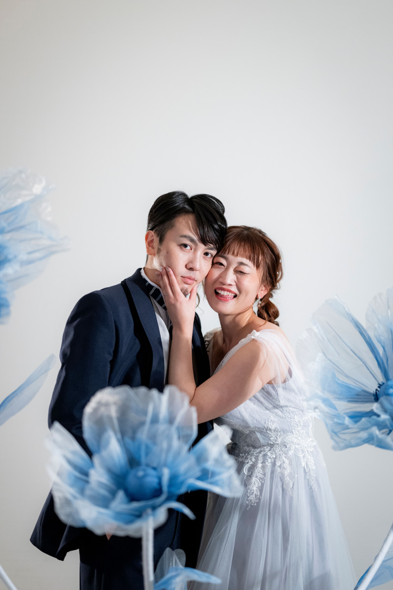 白のシンプル背景＋ジャイアントフラワー