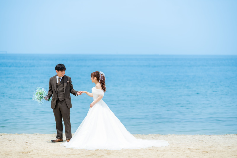 りんくうビーチを背景にエスコートカット