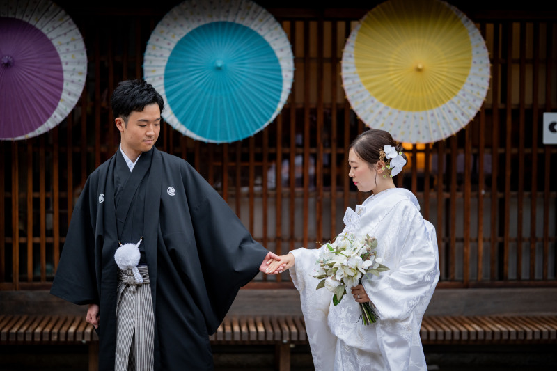 お店を背景にしても、和装ととても合っちゃいます!