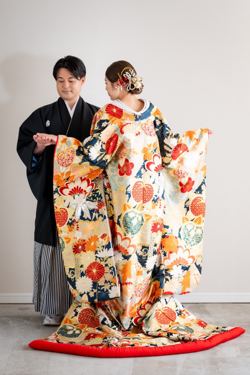 花嫁様にピッタリの色打掛!