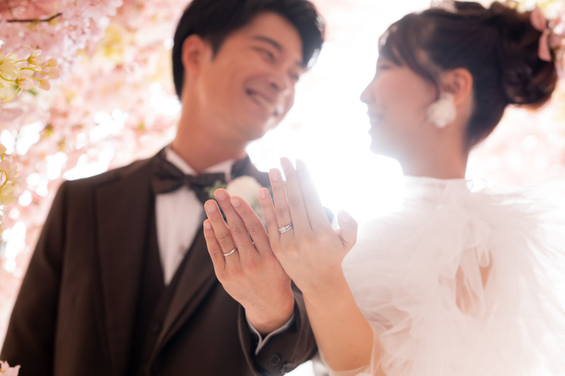 指輪にピントを合わせて