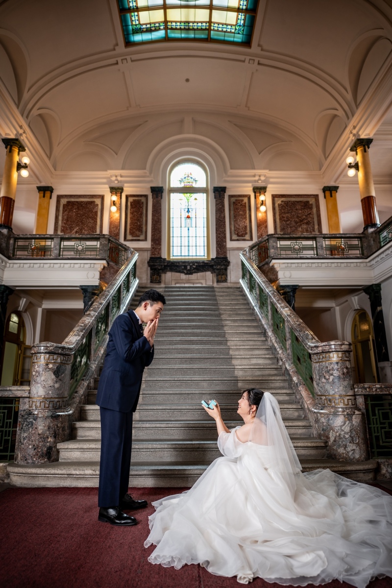 【市政資料館】大階段前で