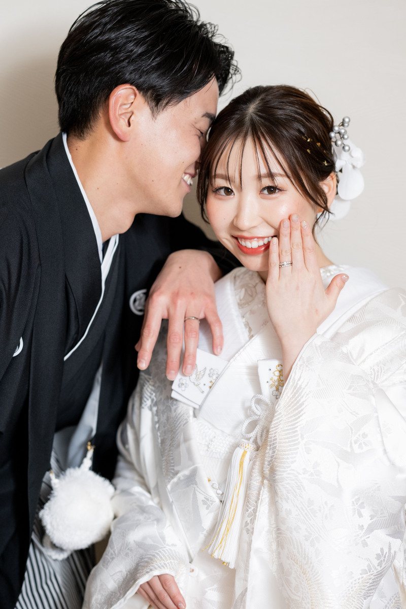 スタジオに戻って指輪見せ