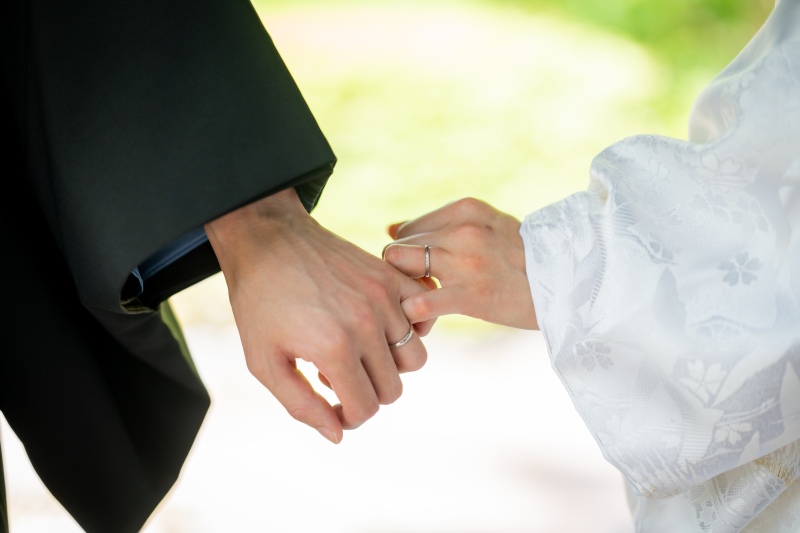 指輪の手元カット