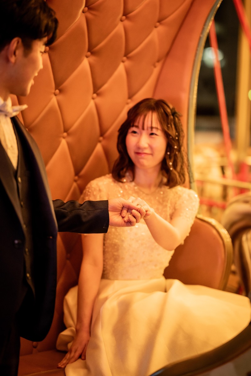 ”お手をどうぞ✨”  自然なエスコートが素敵