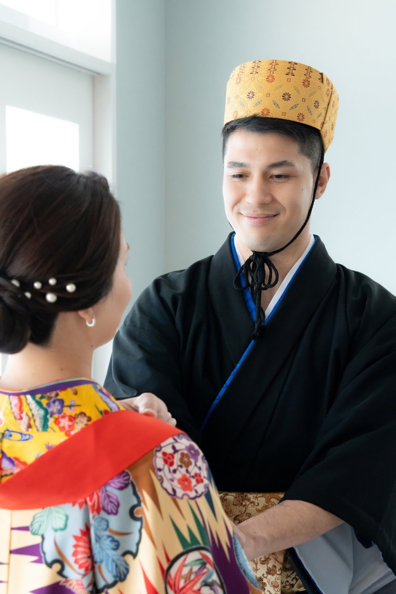 あたたかにご家族を包む新郎さん