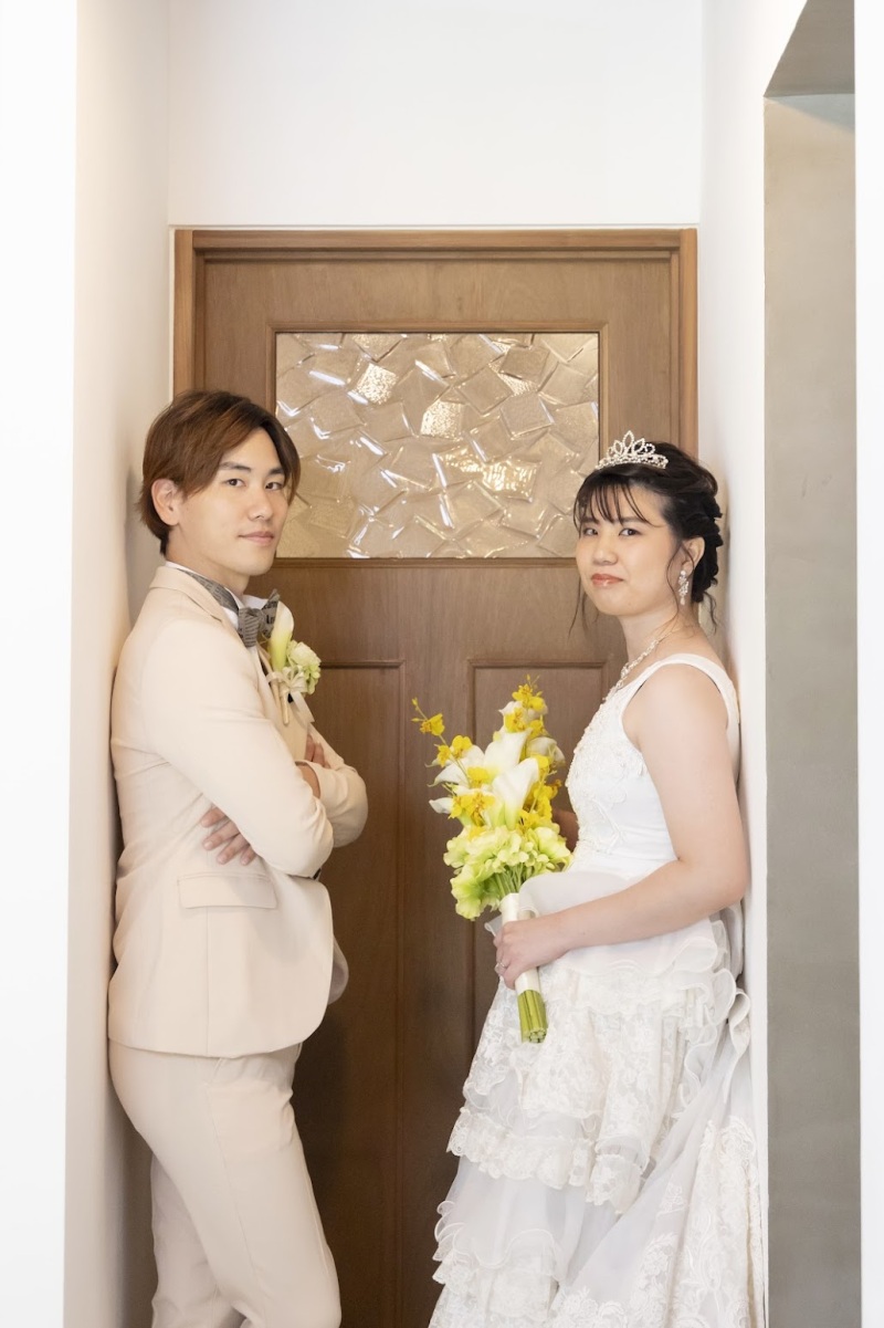 歴史あるアンティークガラスが暖かいスタジオ