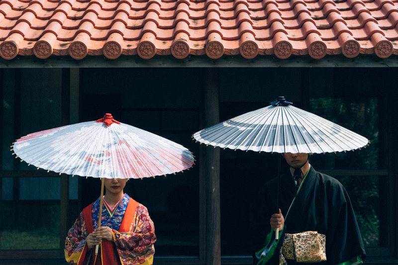 赤瓦のフォトスタジオ Agarijo wedding_女性のフォトグラファーがいる