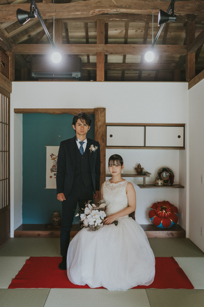 琉球家屋のスタジオならでは
琉と洋の融合にレトロな雰囲気を合わせて
フォトグラファー大屋の個性あふれる一枚