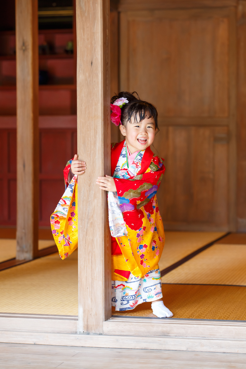 中村家住宅で叶える、伝統衣装・琉装のファミリーフォトウェディング
