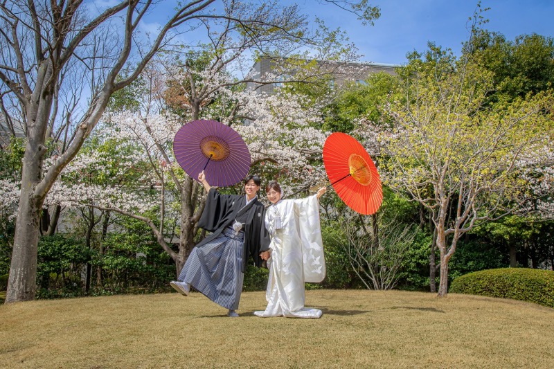 中庭の桜前でも撮影しました